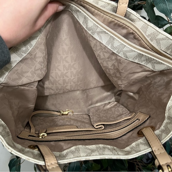 LAST CALL💕 - Picture 6 of 10